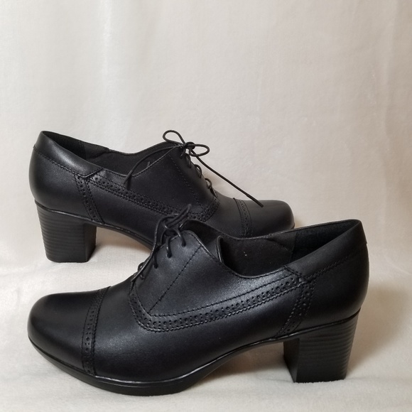 clarks oxford heels